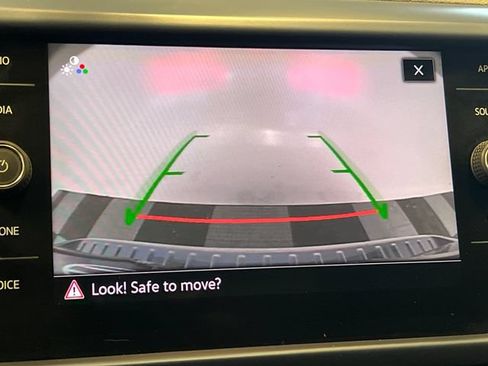 Certified 2022 Volkswagen Taos SE FWD image 25