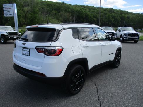 Used 2026 Jeep Compass Latitude w/ Quick Order Package 29K AWD/4WD image 5