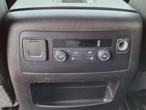 Used 2017 GMC Yukon SLT image 16