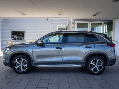 Certified 2025 Volkswagen Tiguan SE image 12