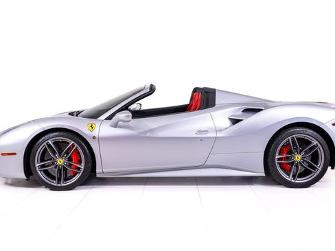 Used 2019 Ferrari 488 Spider RWD image 2