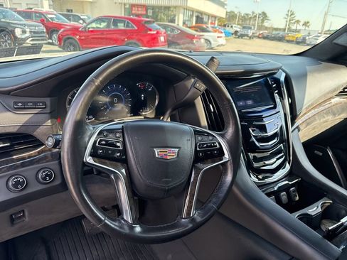 Used 2016 Cadillac Escalade Platinum image 13