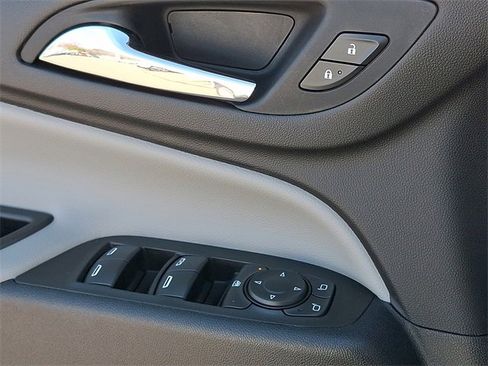 Used 2020 Chevrolet Equinox Premier image 24