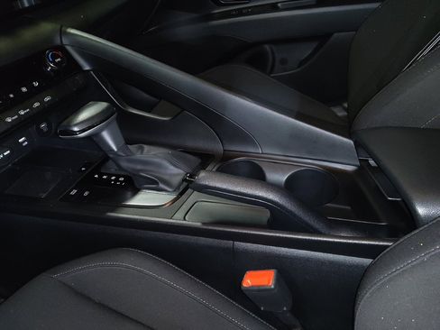 Used 2025 Hyundai Elantra Sport image 26