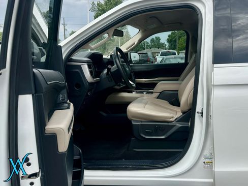 Used 2022 Ford Expedition XLT AWD/4WD image 14