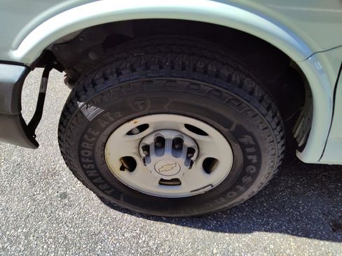 Used 2016 GMC Savana 2500 image 27