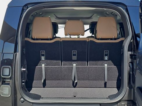 New 2026 Land Rover Defender 130 X-Dynamic SE image 14