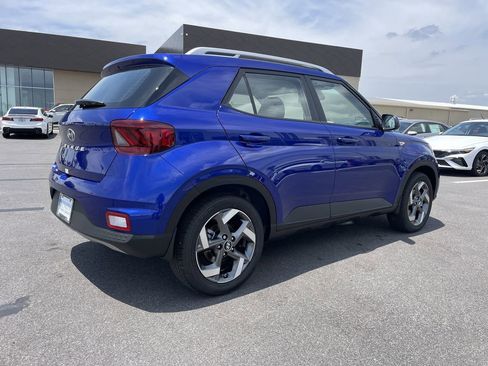 New 2025 Hyundai Venue Limited image 3