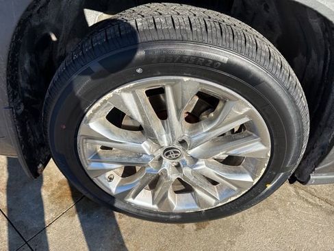 Used 2021 Toyota Highlander Limited image 10