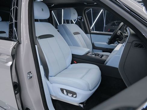 Used 2025 Rolls-Royce Cullinan AWD/4WD image 36