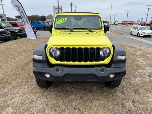 Used 2024 Jeep Wrangler Unlimited Sport AWD/4WD image 2