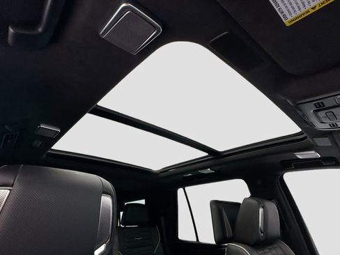 Used 2022 Cadillac Escalade Sport Platinum AWD/4WD image 17