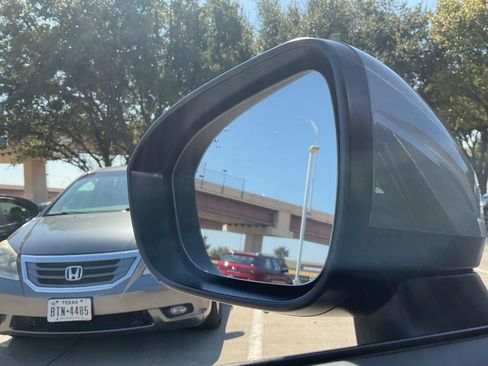 Used 2025 Nissan Rogue SV FWD image 16