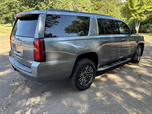 Used 2019 Chevrolet Suburban LT RWD image 8