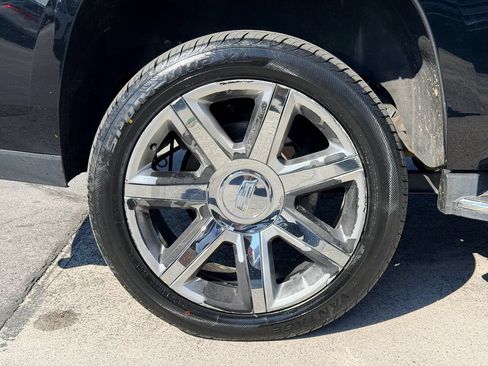 Used 2016 Cadillac Escalade Luxury AWD/4WD image 32