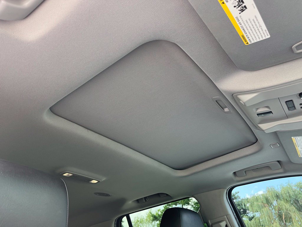 Used 2018 Cadillac Escalade Luxury w/ LPO, Radiant Package AWD/4WD image 34