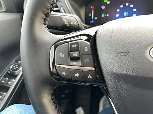 New 2025 Ford Escape SE FWD image 17