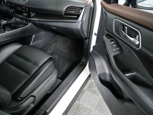 Used 2021 Nissan Rogue SV w/ Premium Package image 24