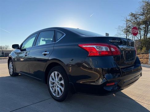 Used 2018 Nissan Sentra SV image 3