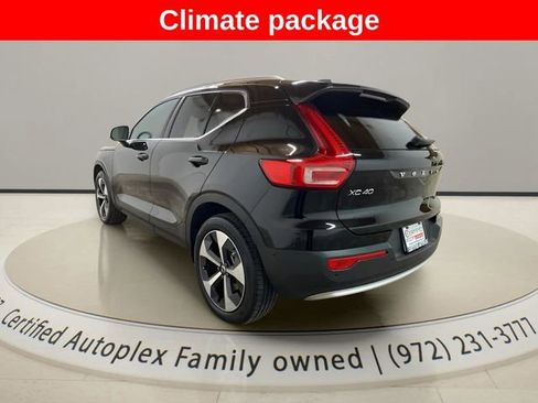 Used 2025 Volvo XC40 B5 Plus image 3