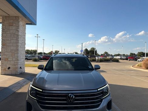Used 2024 Volkswagen Atlas SE FWD image 6