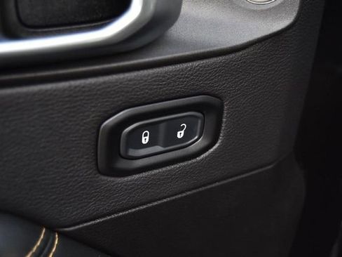 Used 2024 Jeep Wrangler Sahara image 8