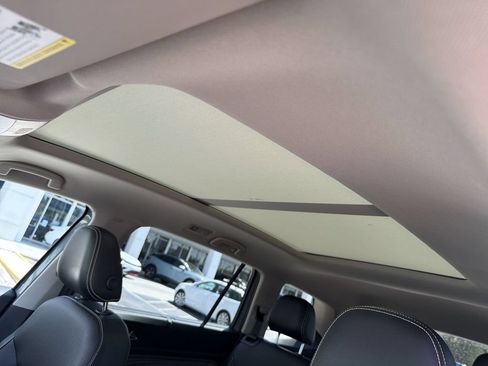 Used 2023 Volkswagen Atlas SE w/ Panoramic Sunroof Package FWD image 25