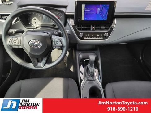 Used 2025 Toyota Corolla LE image 25