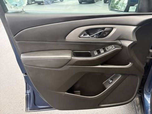 Used 2023 Chevrolet Traverse LT w/ Rear Camera Mirror Package AWD/4WD image 19