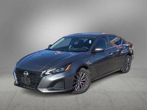Used 2023 Nissan Altima 2.5 SV image 1