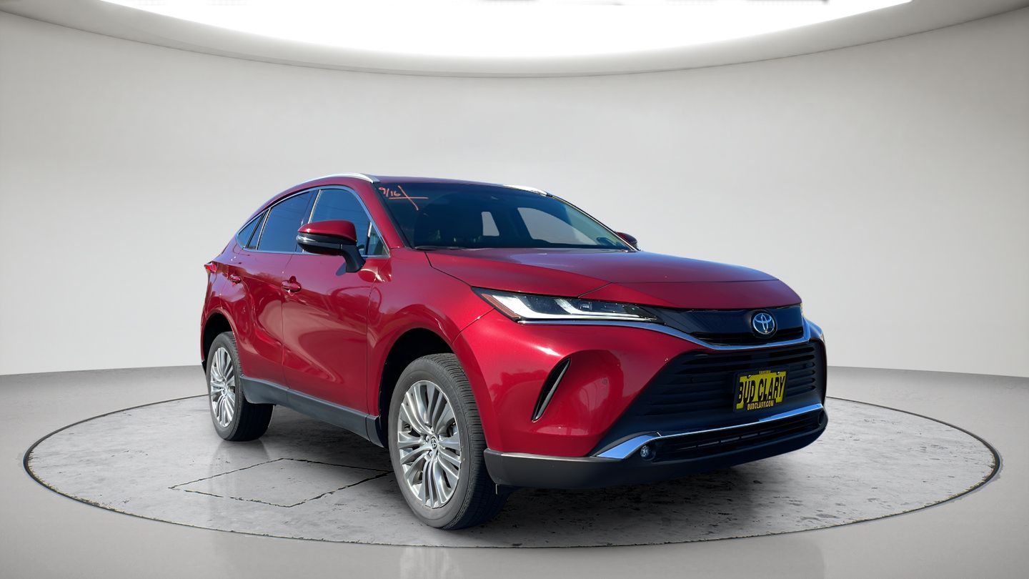Certified 2024 Toyota Venza XLE AWD/4WD image 3