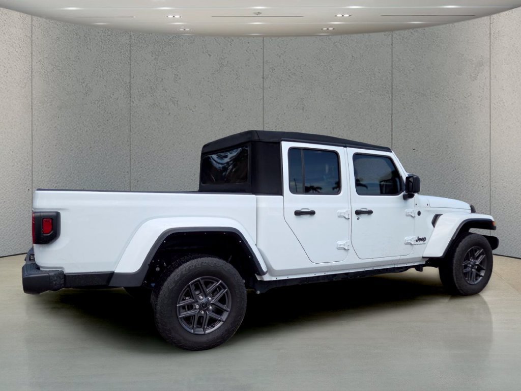 Used 2024 Jeep Gladiator Sport AWD/4WD image 5
