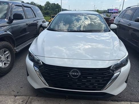 Used 2024 Nissan Sentra SV FWD image 2