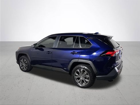 Used 2023 Toyota RAV4 XLE Premium image 8