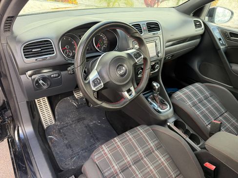 Used 2011 Volkswagen Golf 2-Door image 26