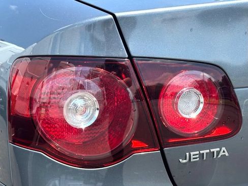 Used 2010 Volkswagen Jetta SE FWD image 10