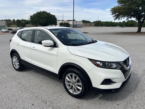 Used 2021 Nissan Rogue Sport S image 2