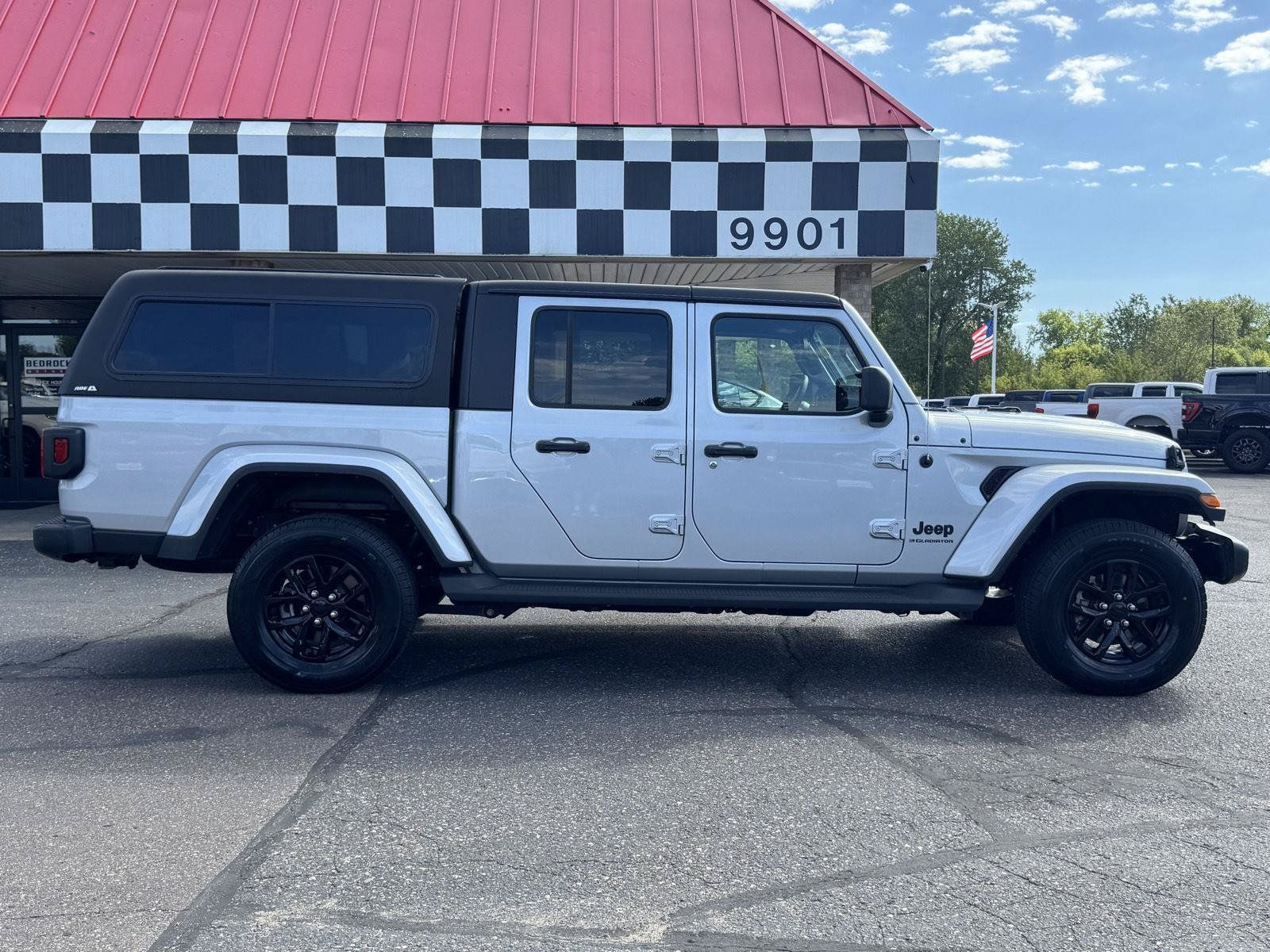 Used 2023 Jeep Gladiator Sport AWD/4WD image 8
