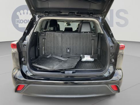 Used 2024 Toyota Highlander XLE AWD/4WD image 27