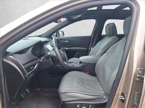 Used 2023 Cadillac XT4 Sport image 10