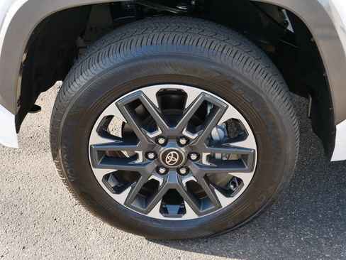 Used 2025 Toyota Tundra Limited image 15