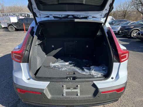 New 2026 Volvo XC40 B5 Core w/ Climate Package AWD/4WD image 11