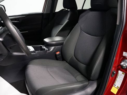 Certified 2025 Toyota RAV4 XLE FWD image 27