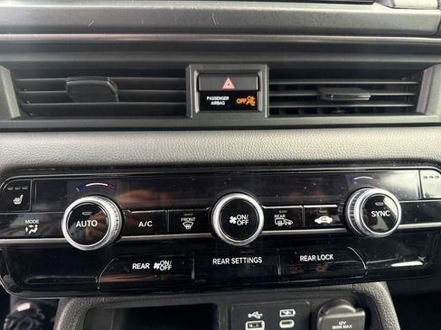 Used 2023 Honda Pilot TrailSport image 9
