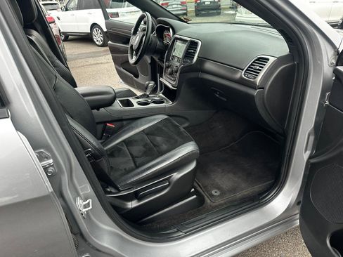 Used 2018 Jeep Grand Cherokee Altitude image 19