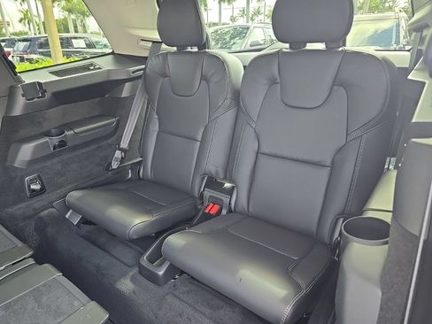 Used 2025 Volvo XC90 T8 Ultra w/ Protection Package Premier AWD/4WD image 7