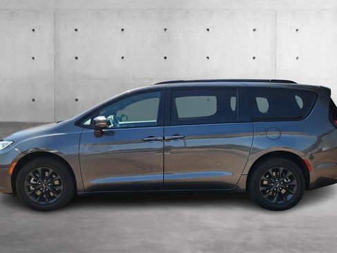 Used 2021 Chrysler Pacifica Limited w/ S Appearance Package image 6