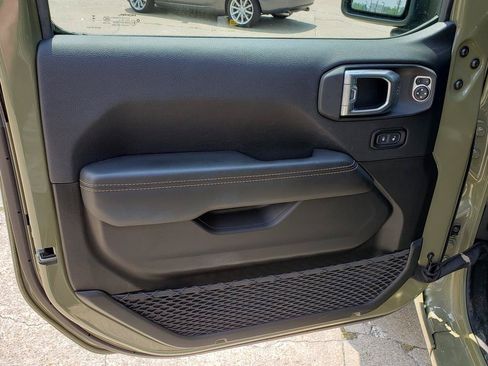 Used 2026 Jeep Wrangler Unlimited Sahara AWD/4WD image 12