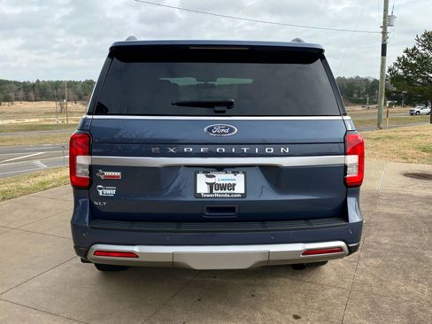 Used 2022 Ford Expedition XLT image 5