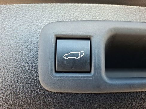 Used 2023 Toyota Highlander XLE image 30